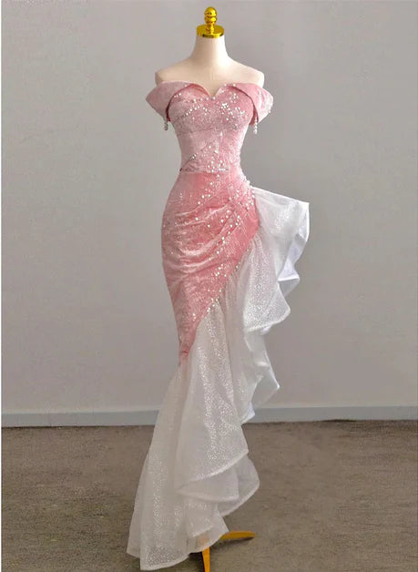 Vestido de fiesta elegante de sirena rosa con hombros descubiertos y corte asimétrico